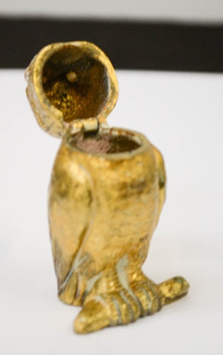 A gilt brass matchbox holder in the form of an owl, with hinged head, 7cm high. - Image 2 of 4