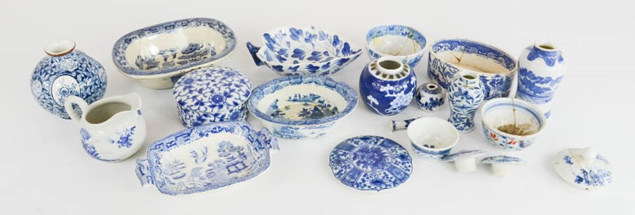 A quantity of blue and white ceramics, to include a miniature Victorian platter, a Chinese ginger