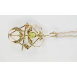 A 9ct gold peridot and seed pearl brooch / pendant and chain, 4.5g.