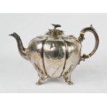 A Georgian silver tea pot, with flowerhead finial, London 1835, 25.67toz.