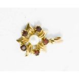 A 9ct gold flowerhead pendant, set with central pearl 1.4g.