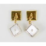 A pair of cufflinks, 18ct and platinum, with mother of pearl, 7.1g.