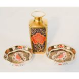 A Caverswall Romany pattern 24ct gold bud vase, and two Shimabara trinket dishes 10cm diameter.