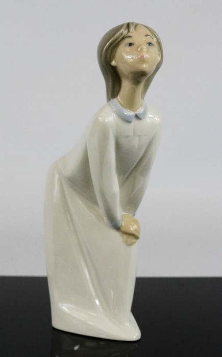 Lladro figure of a young girl, 19cm high.