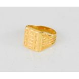 An Indian 22ct gold ring, 4.6g.