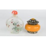 A snuff bottle and miniature temple jar in yellow.