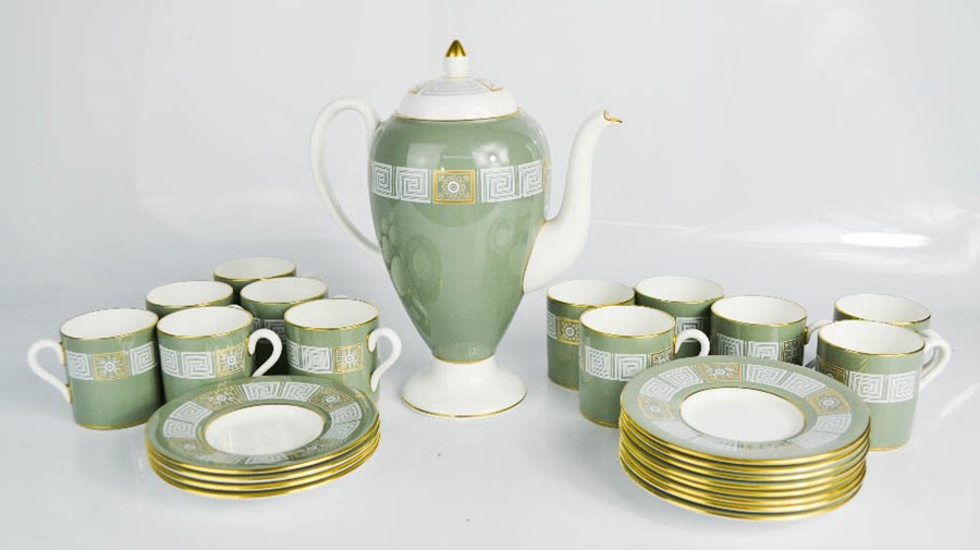 A group of coffee cups and saucers, Wedgwood Asia and coffee pot.