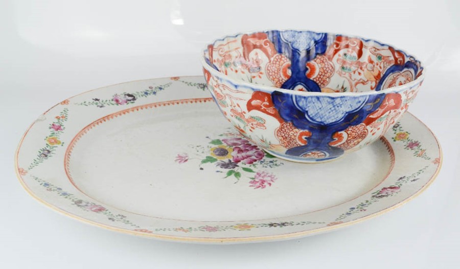 An imari bowl and an English 19th century platter, decorated with flowers.
