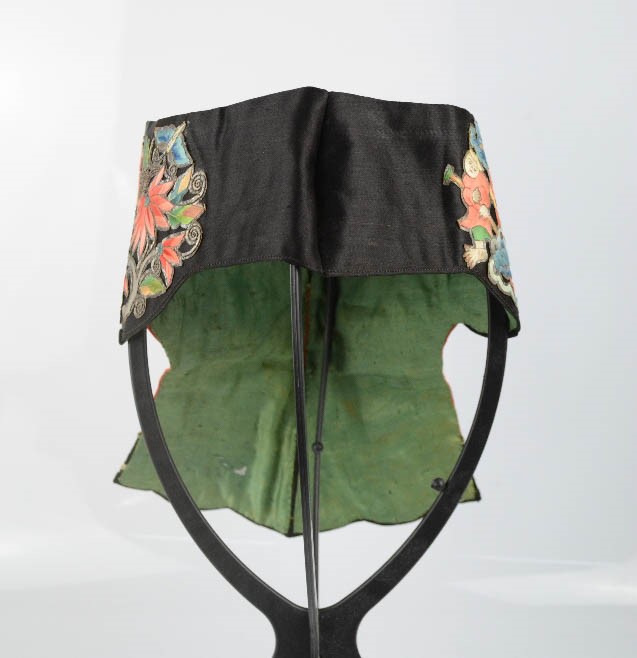 A late 19th century Chinese lady's silk hat with decorative embroidery on paper appliques, depicting - Image 2 of 4