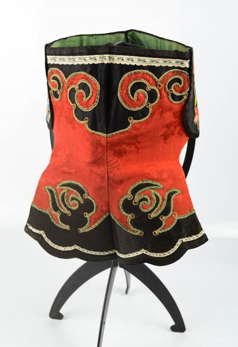 A late 19th century Chinese lady's silk hat with decorative embroidery on paper appliques, depicting - Image 4 of 4