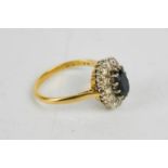 An 18ct gold flowerhead ring, with oval sapphire to the centre, size O, 3.3g.