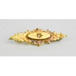 A 9ct gold sweetheart brooch, with diamond set to the centre, 3.3g.