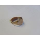A 9ct gold signet ring, engraved with initials TM. 5.4g