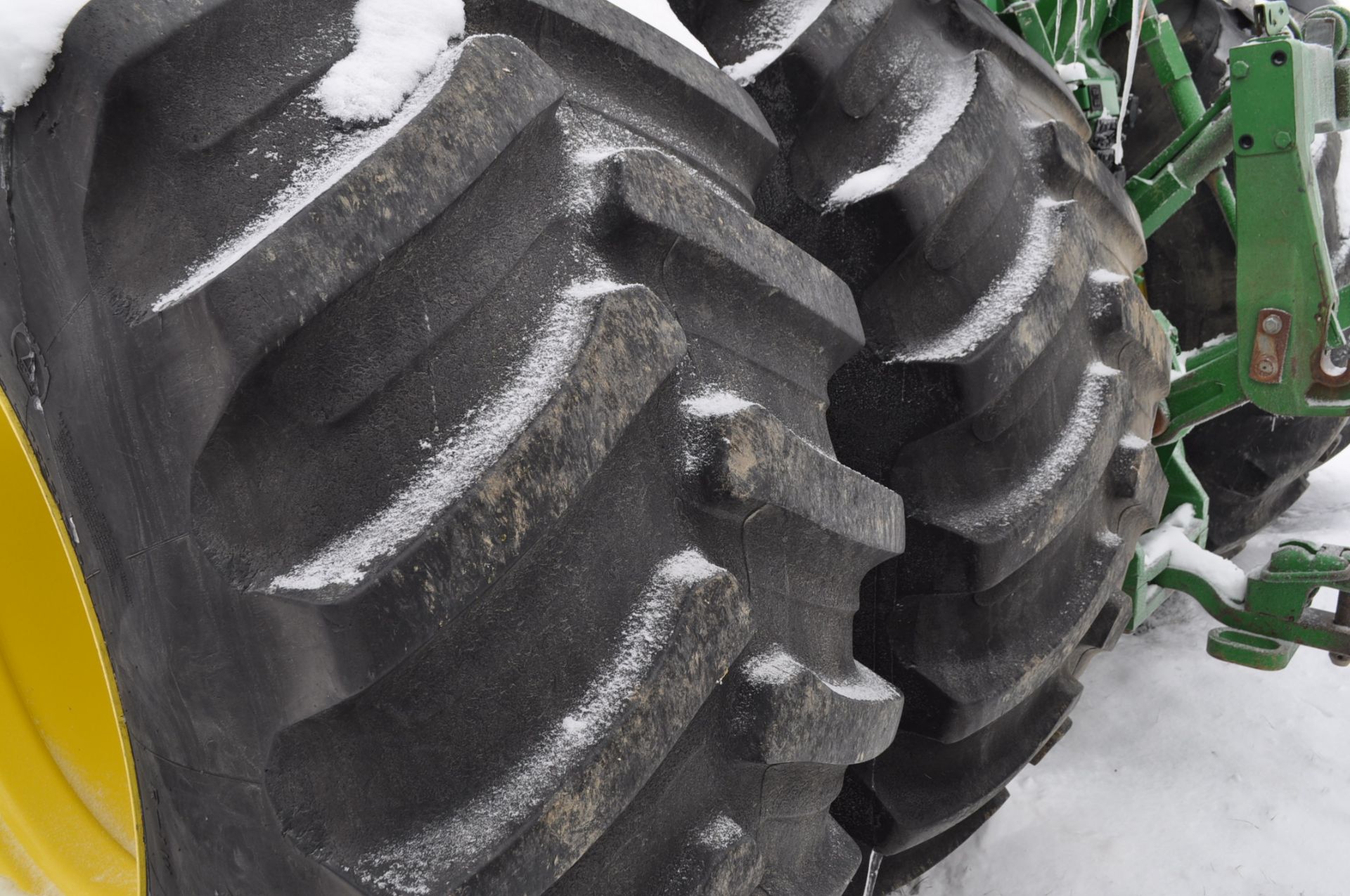 John Deere 8520 tractor, MFWD, ILS, 800/70 R 38 tires & duals, 600/70 R 30 front, PS, 3 pt, 1000 - Image 4 of 20