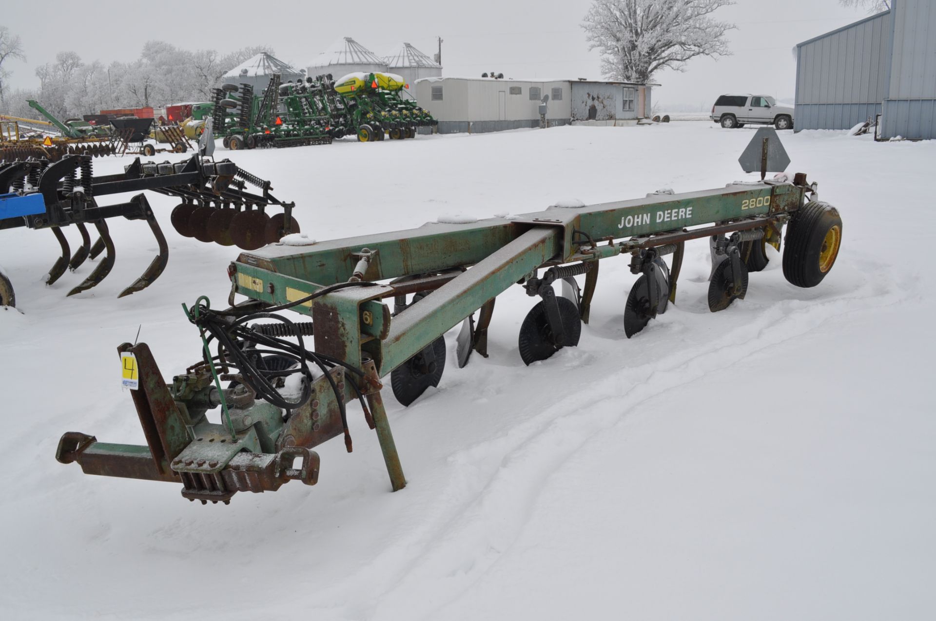 John Deere 2800 5-btm plow, variable width