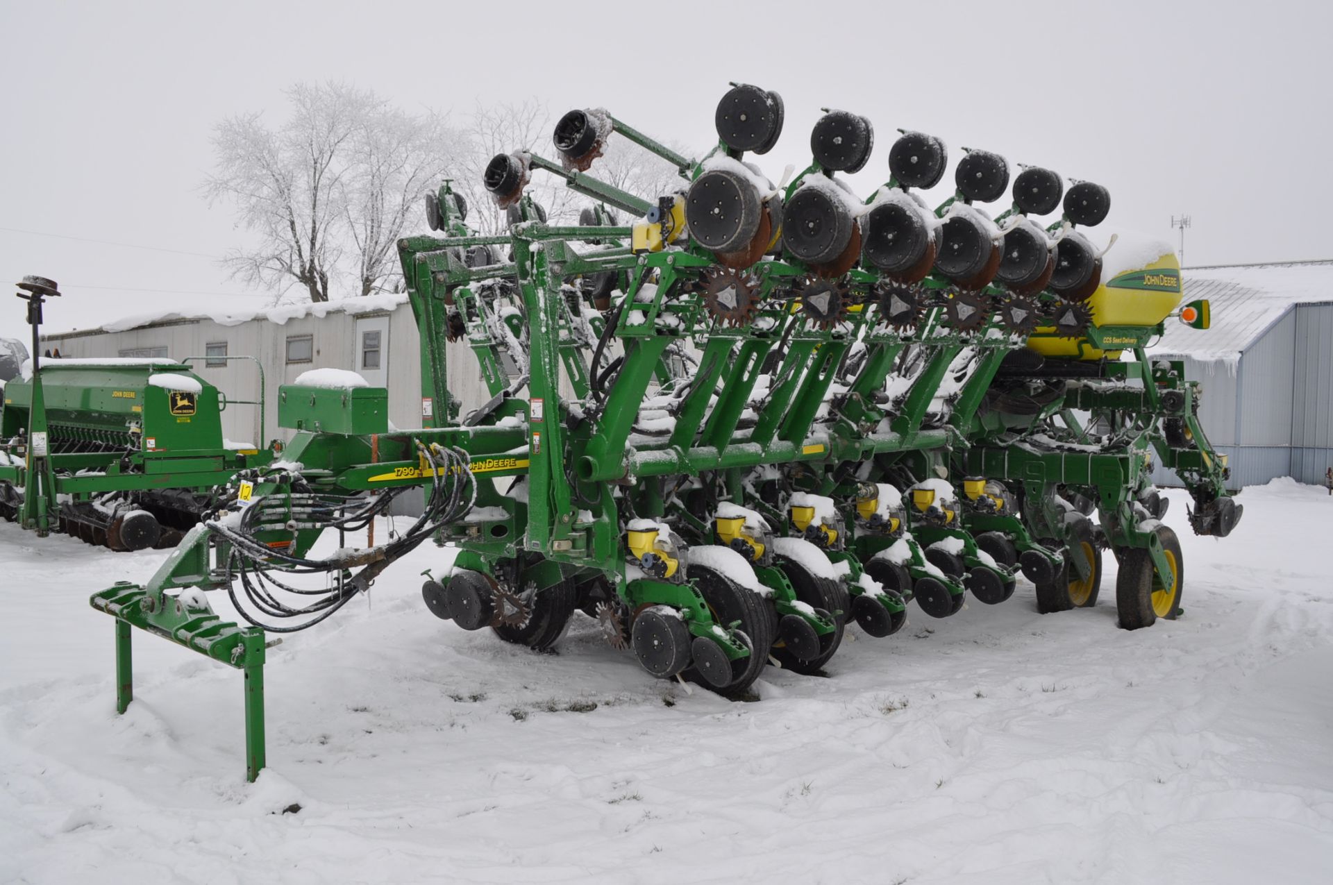 John Deere 1790 16/32 planter, CCS seed delivery, row cleaners, markers, seed firmers, SN 750247