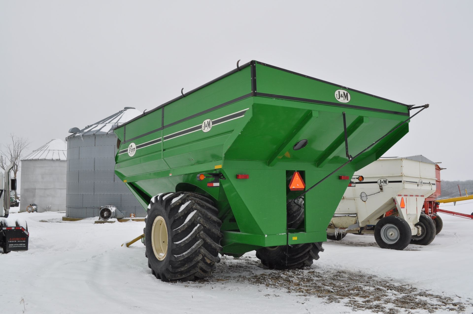 J & M 1050 grain storm grain cart, 73 x 44-32 tires, tarp, 1000 pto, corner auger, hyd spout - Image 2 of 12