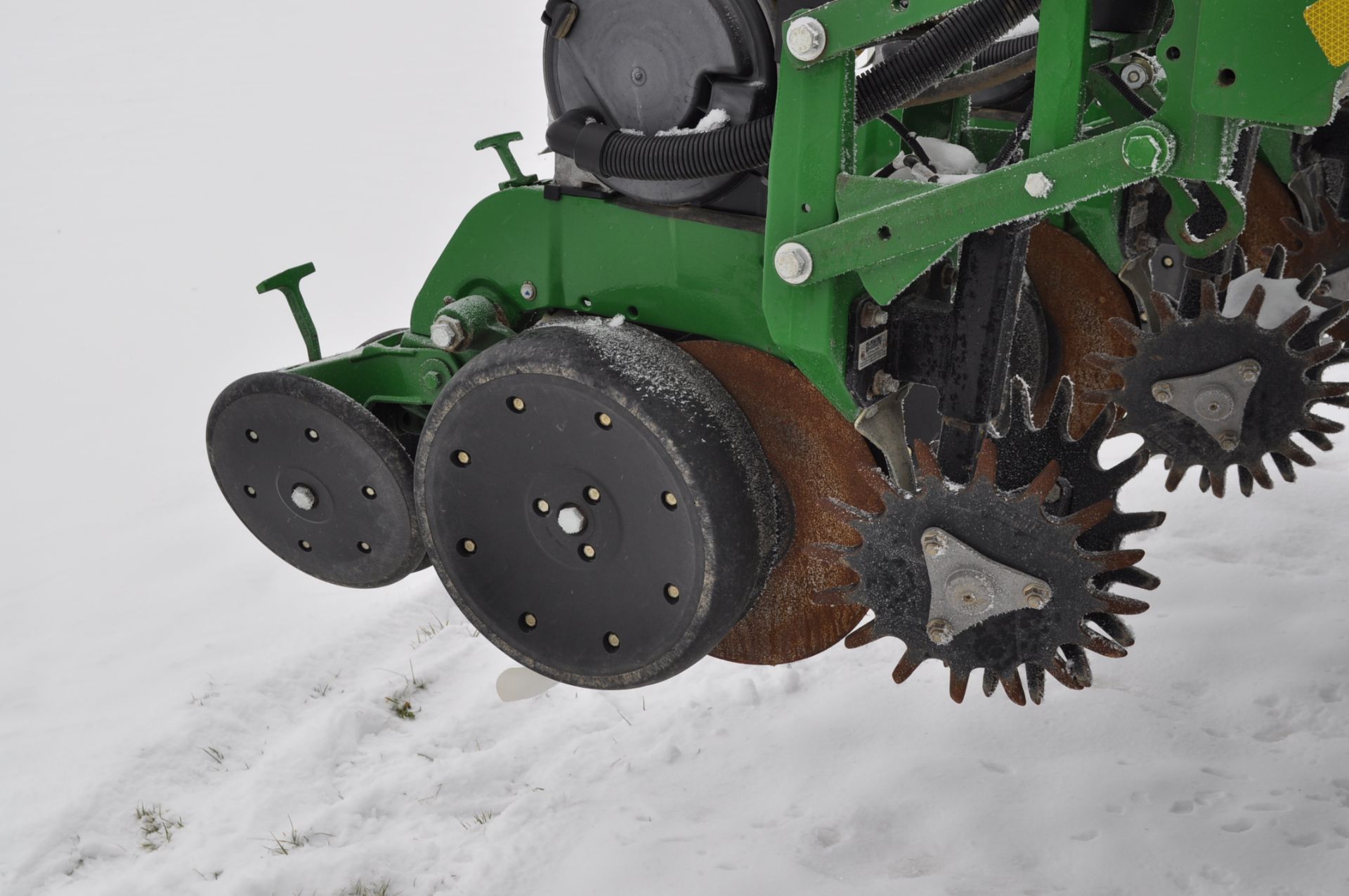 John Deere 1790 16/32 planter, CCS seed delivery, row cleaners, markers, seed firmers, SN 750247 - Image 8 of 14