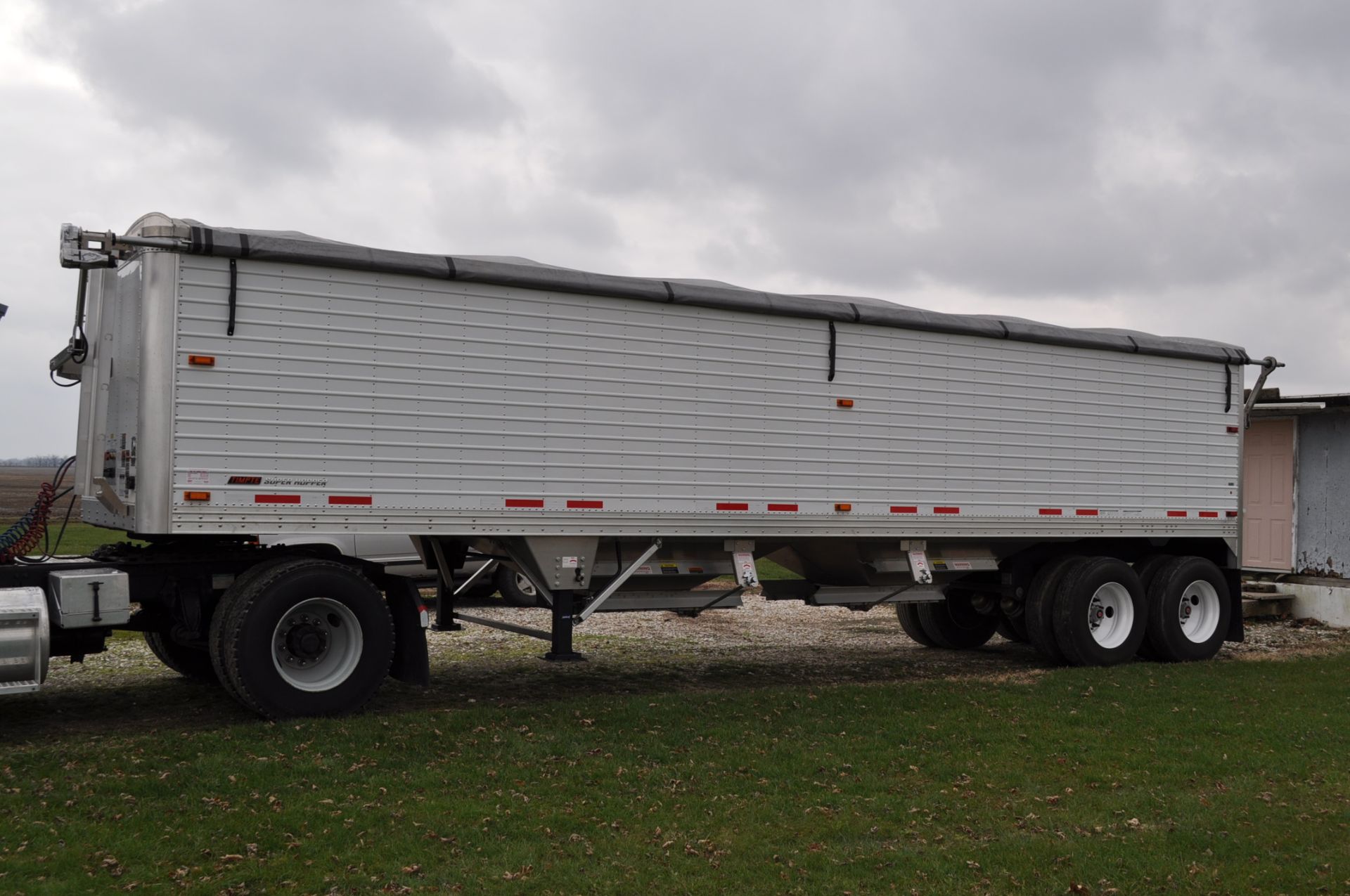 2017 33’ Timpte Super Hopper trailer, auto roll-tarp, air ride, 72” sides - Image 11 of 12