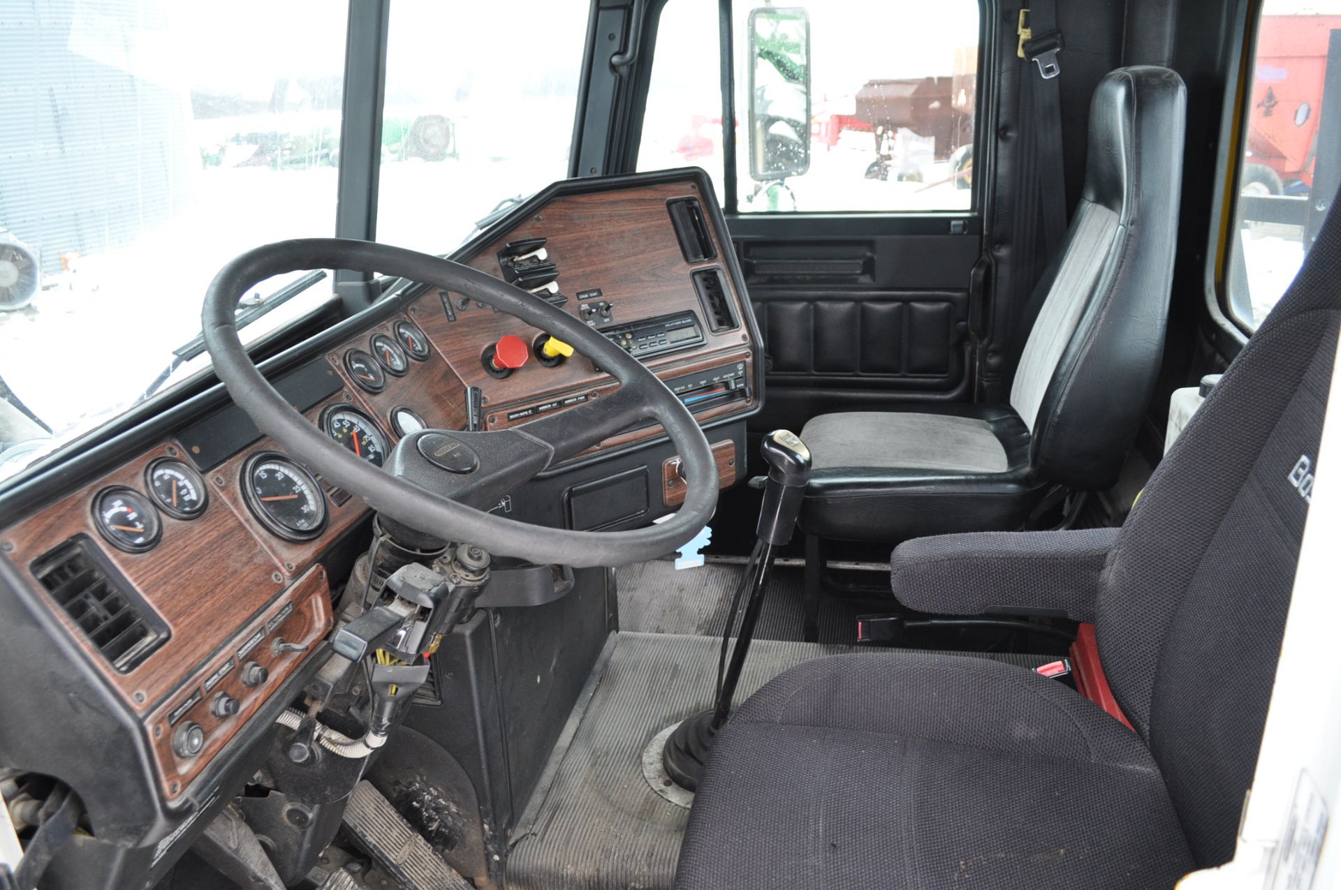 1999 Freightliner semi, single axle, 9-speed, 60 series Detroit engine, 1,048,003 miles - Image 12 of 22