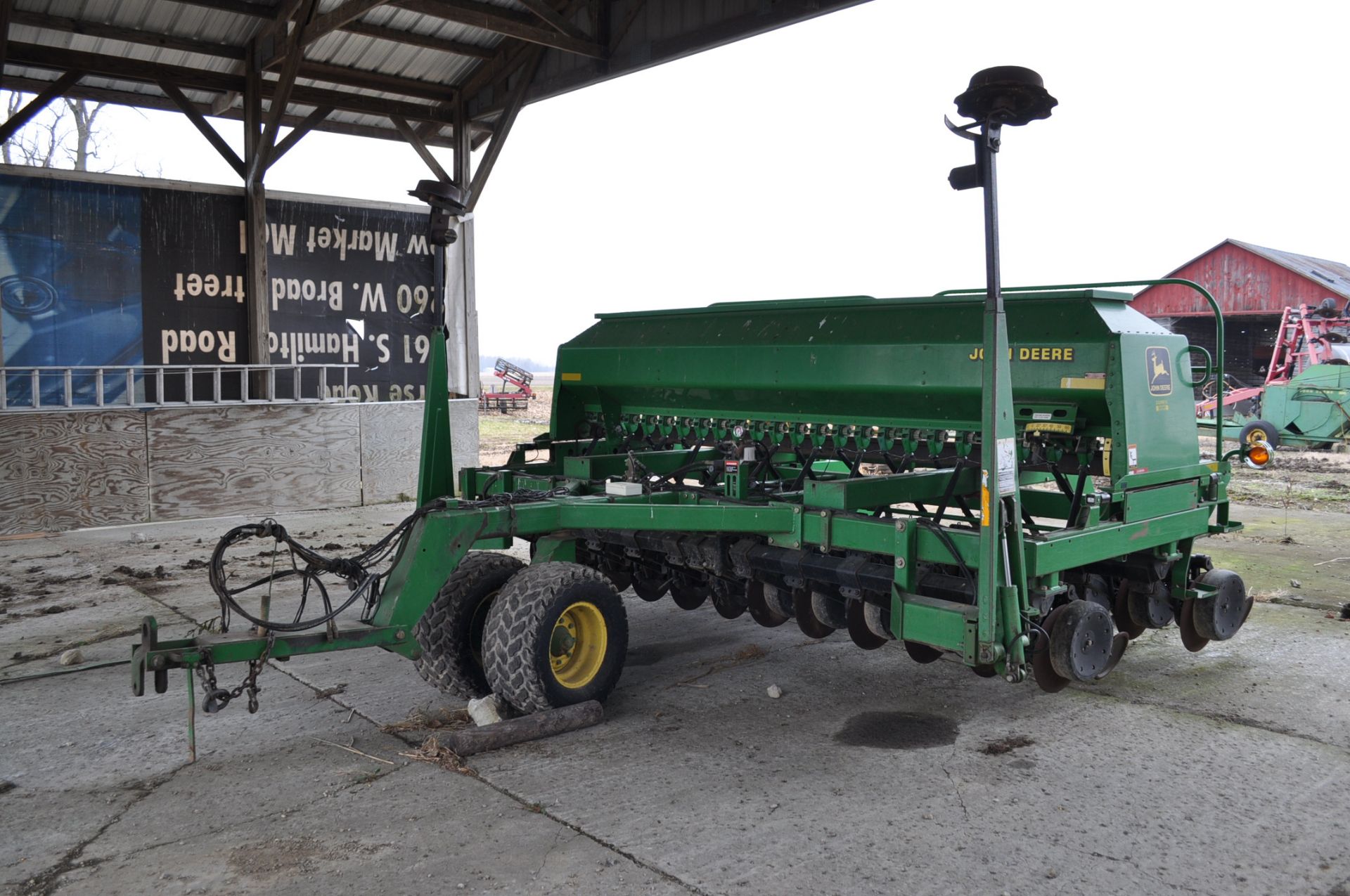 John Deere 1560 drill, 7 ½” spacing, dolly wheels, JD markers, w/ monitor & scales, elec seed rate - Image 10 of 11