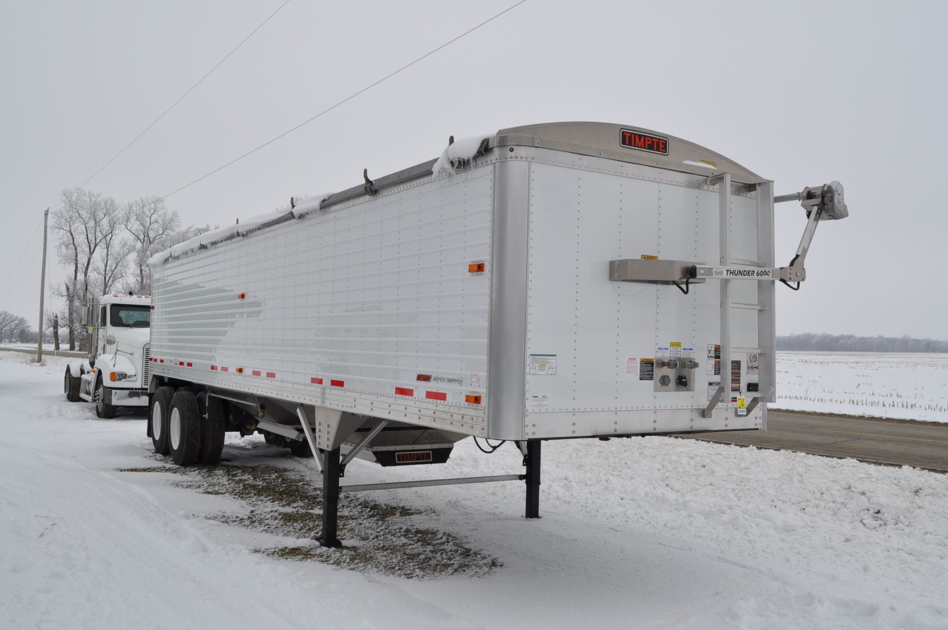 2017 33’ Timpte Super Hopper trailer, auto roll-tarp, air ride, 72” sides - Image 4 of 12