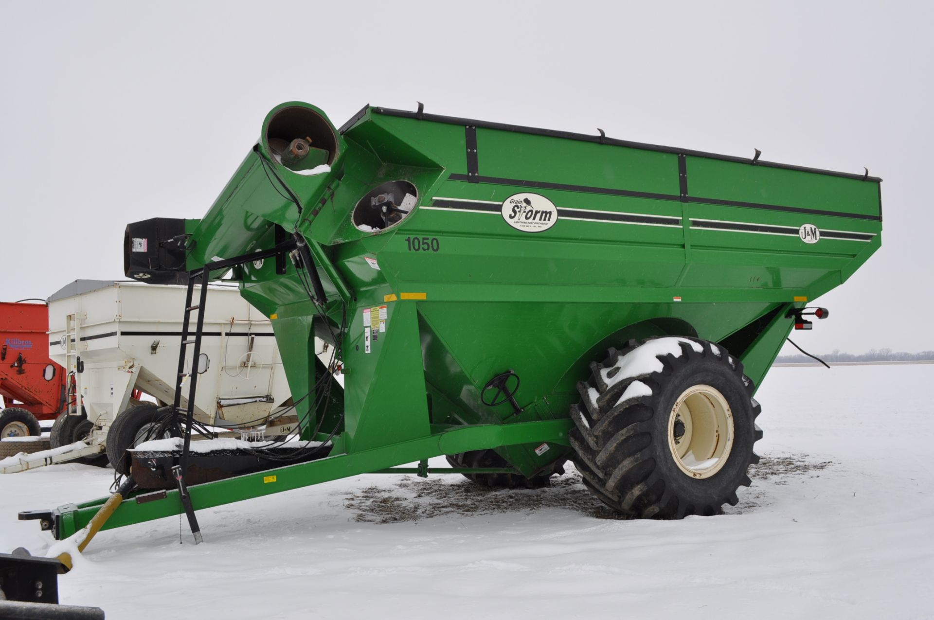 J & M 1050 grain storm grain cart, 73 x 44-32 tires, tarp, 1000 pto, corner auger, hyd spout