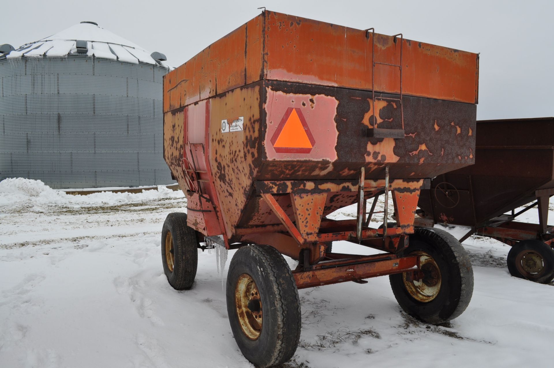 McCurdy 200 bushel gravity bed wagon - Image 3 of 10