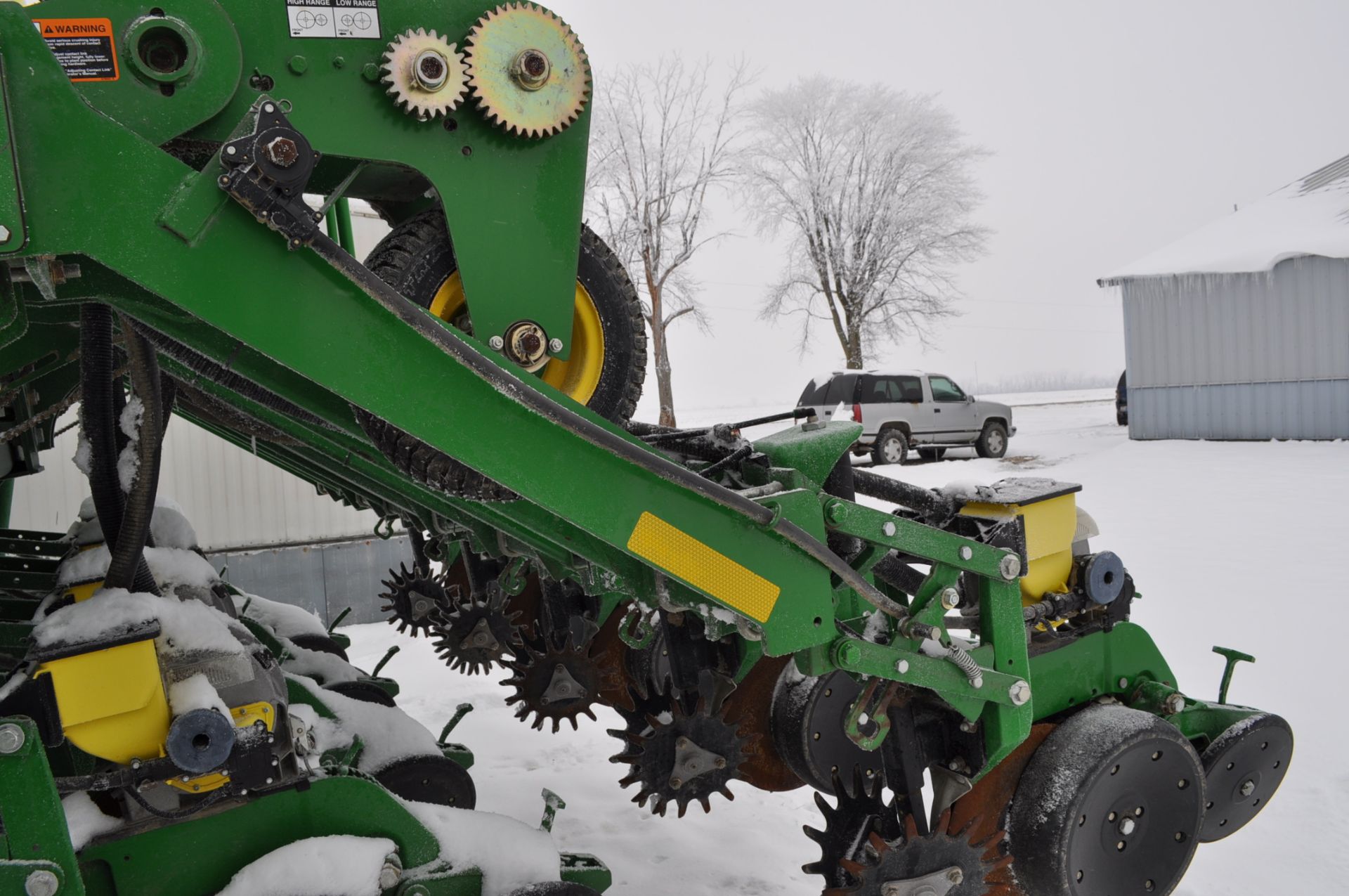 John Deere 1790 16/32 planter, CCS seed delivery, row cleaners, markers, seed firmers, SN 750247 - Image 5 of 14