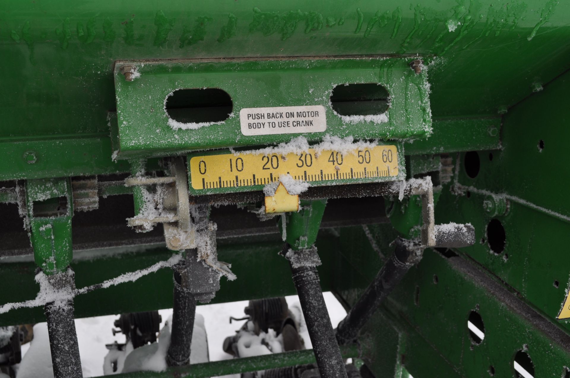 John Deere 1560 drill, 7 ½” spacing, dolly wheels, JD markers, w/ monitor & scales, elec seed rate - Image 7 of 11