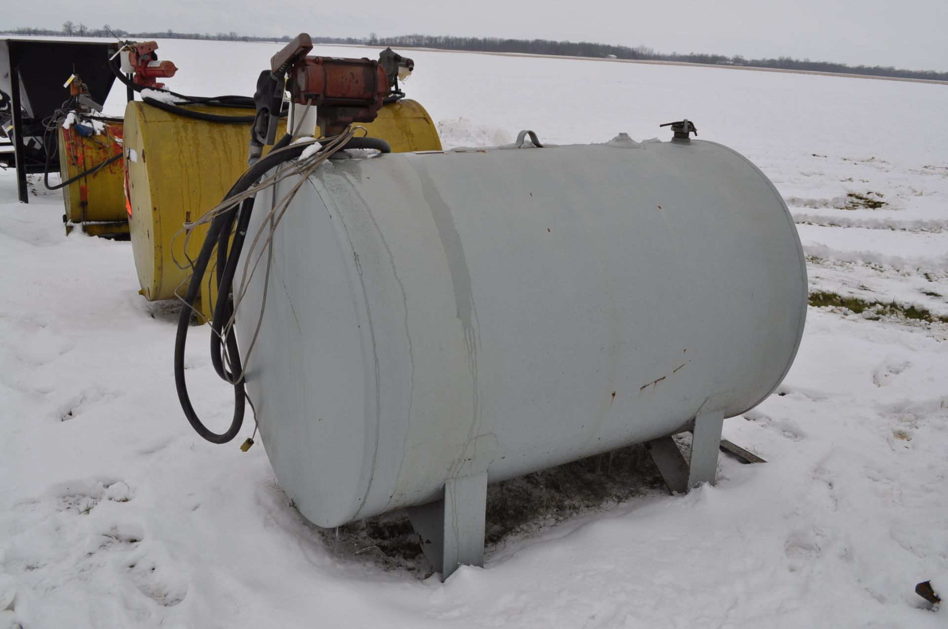 500 gal fuel tank with pump