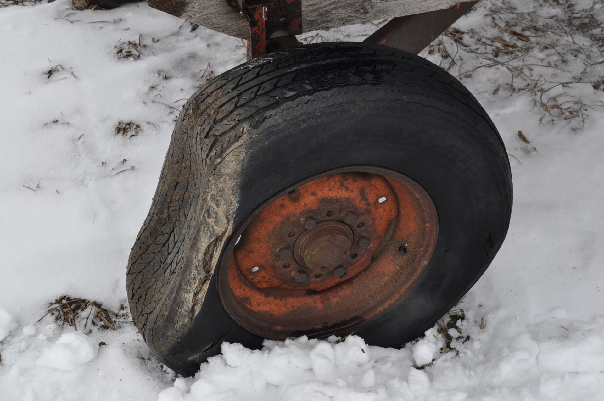 McCurdy 100 bu gravity bed wagon, needs tires - Image 7 of 9