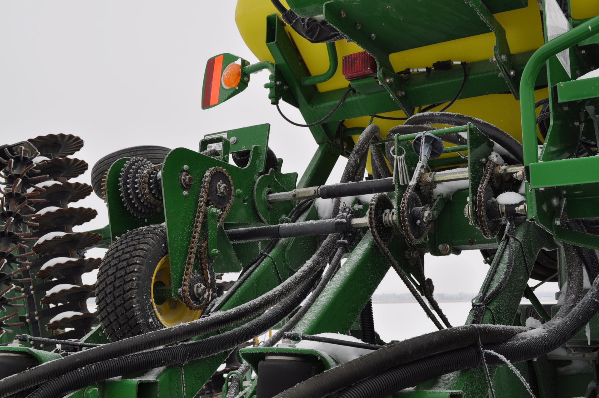 John Deere 1790 16/32 planter, CCS seed delivery, row cleaners, markers, seed firmers, SN 750247 - Image 6 of 14