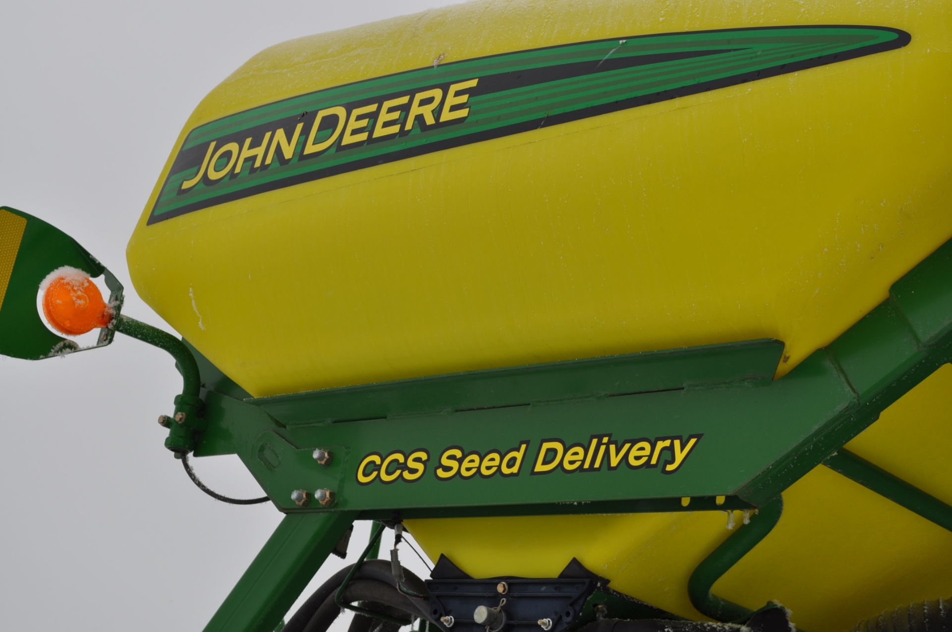 John Deere 1790 16/32 planter, CCS seed delivery, row cleaners, markers, seed firmers, SN 750247 - Image 10 of 14