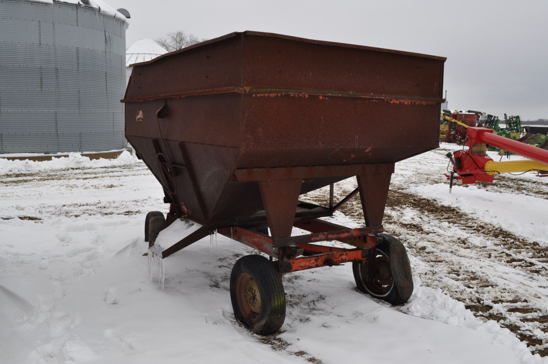 McCurdy 100 bu gravity bed wagon, needs tires - Image 3 of 9