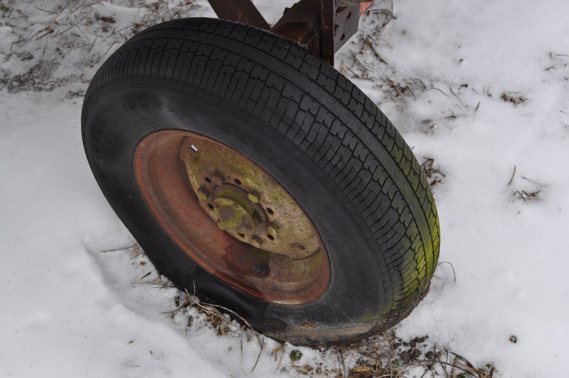 McCurdy 100 bu gravity bed wagon, needs tires - Image 8 of 9