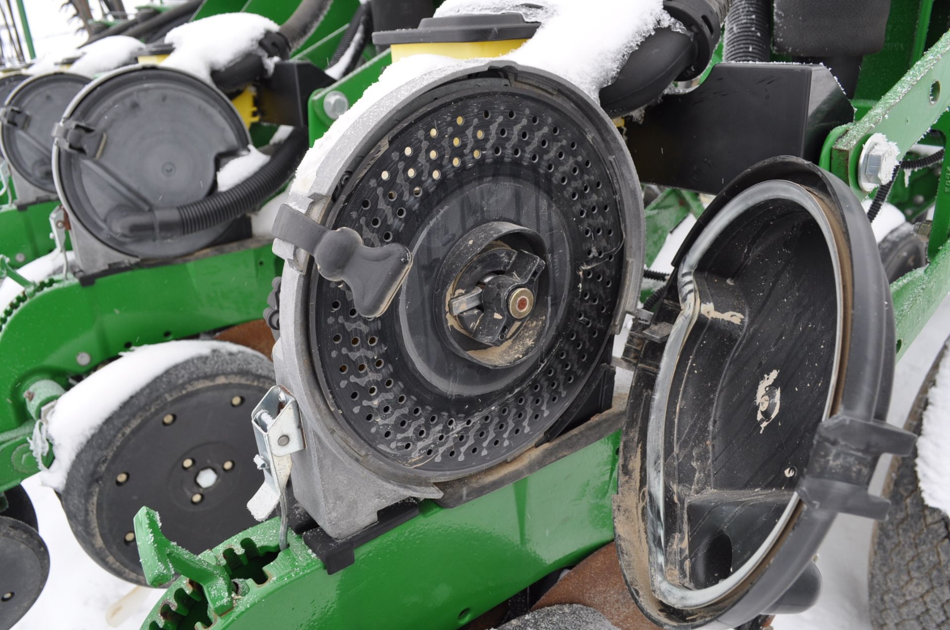 John Deere 1790 16/32 planter, CCS seed delivery, row cleaners, markers, seed firmers, SN 750247 - Image 9 of 14
