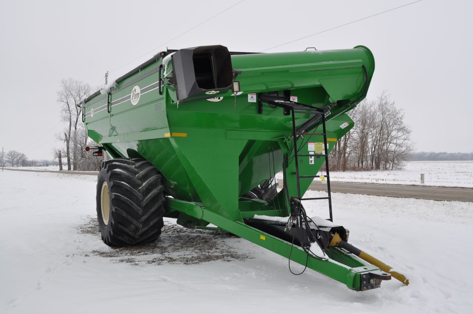 J & M 1050 grain storm grain cart, 73 x 44-32 tires, tarp, 1000 pto, corner auger, hyd spout - Image 4 of 12