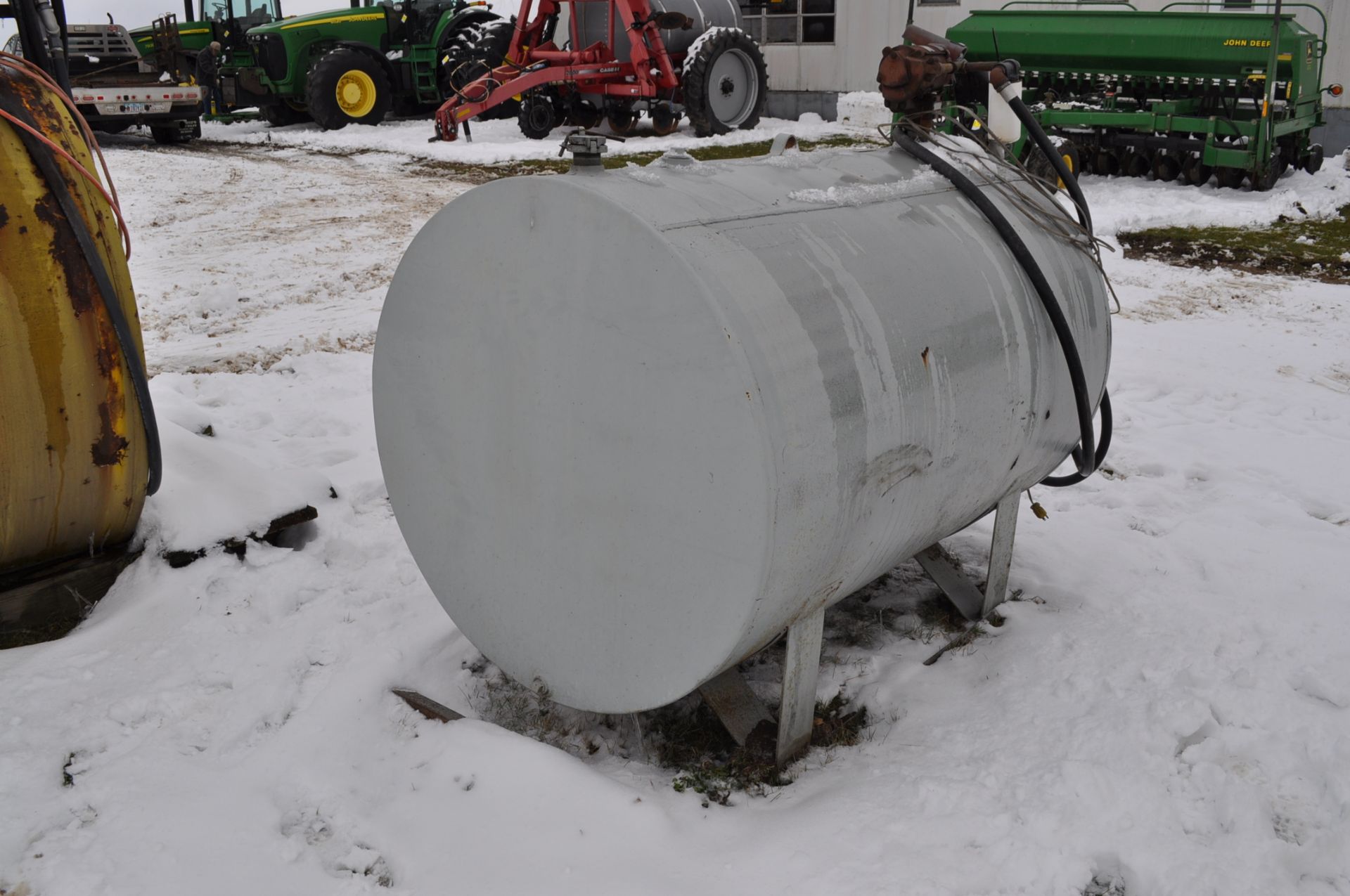 500 gal fuel tank with pump - Image 2 of 3