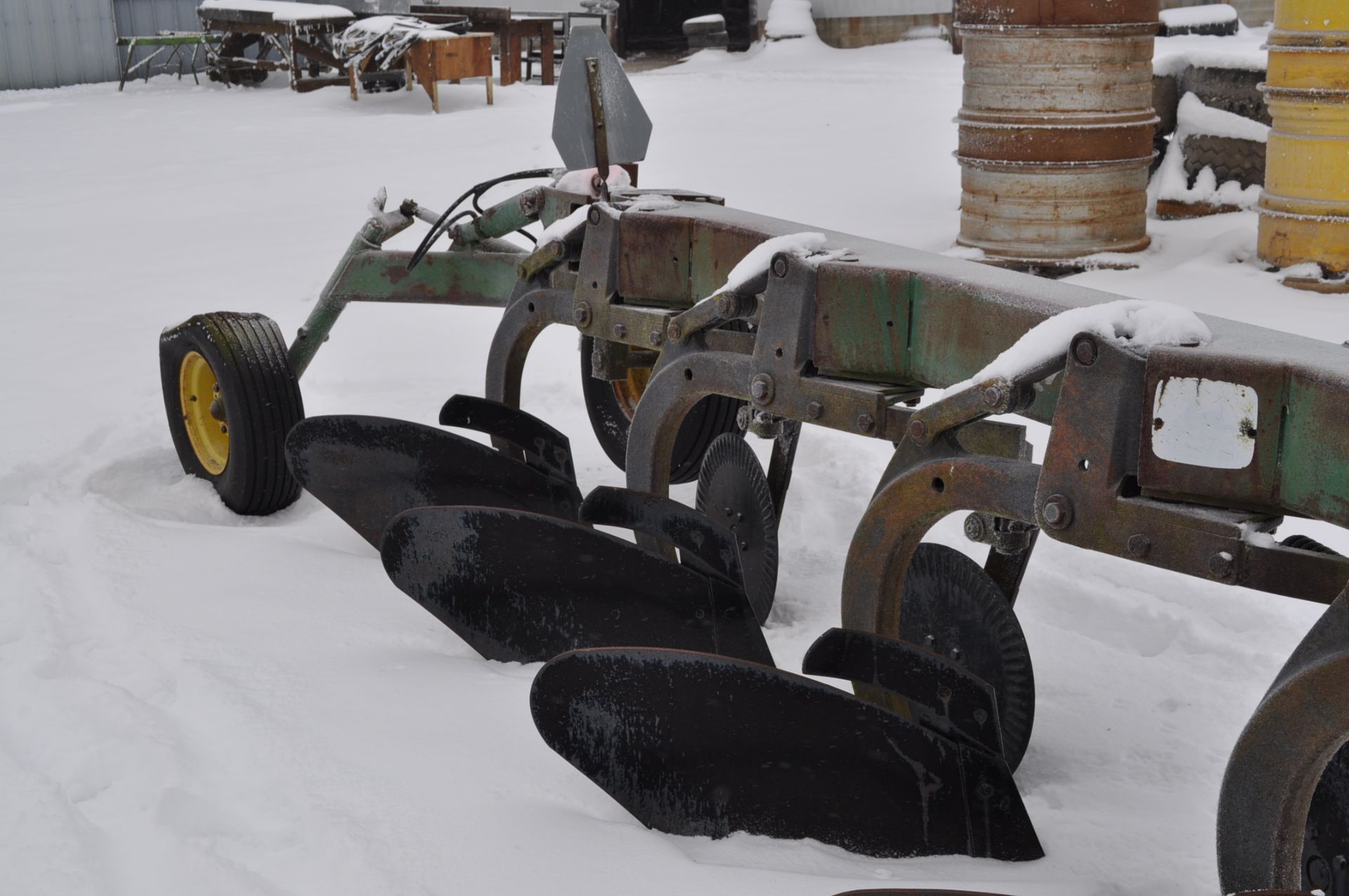 John Deere 2800 5-btm plow, variable width - Image 4 of 9