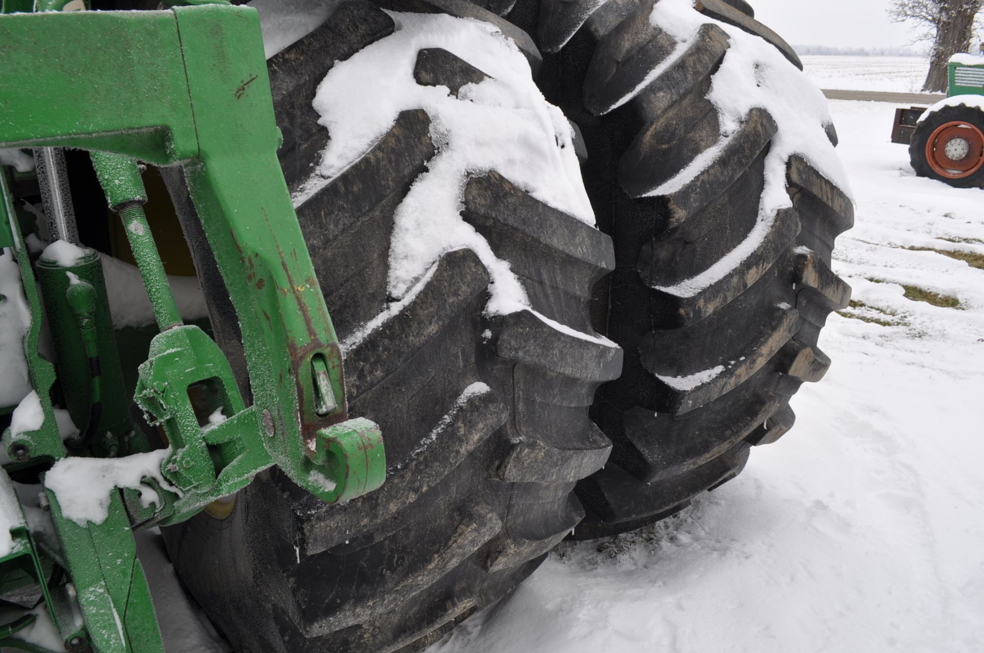 John Deere 8520 tractor, MFWD, ILS, 800/70 R 38 tires & duals, 600/70 R 30 front, PS, 3 pt, 1000 - Image 8 of 20