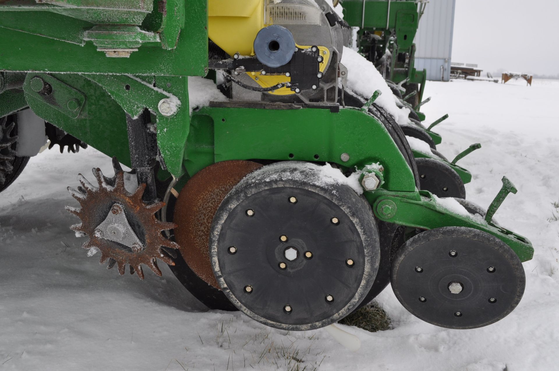 John Deere 1790 16/32 planter, CCS seed delivery, row cleaners, markers, seed firmers, SN 750247 - Image 2 of 14
