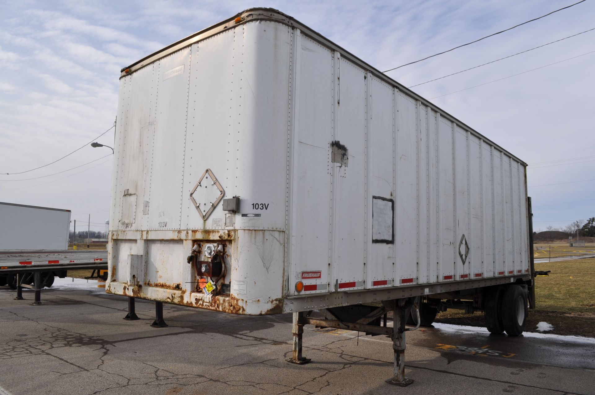 1988 Fruehauf van-trailer, 28’, hydr lift gate