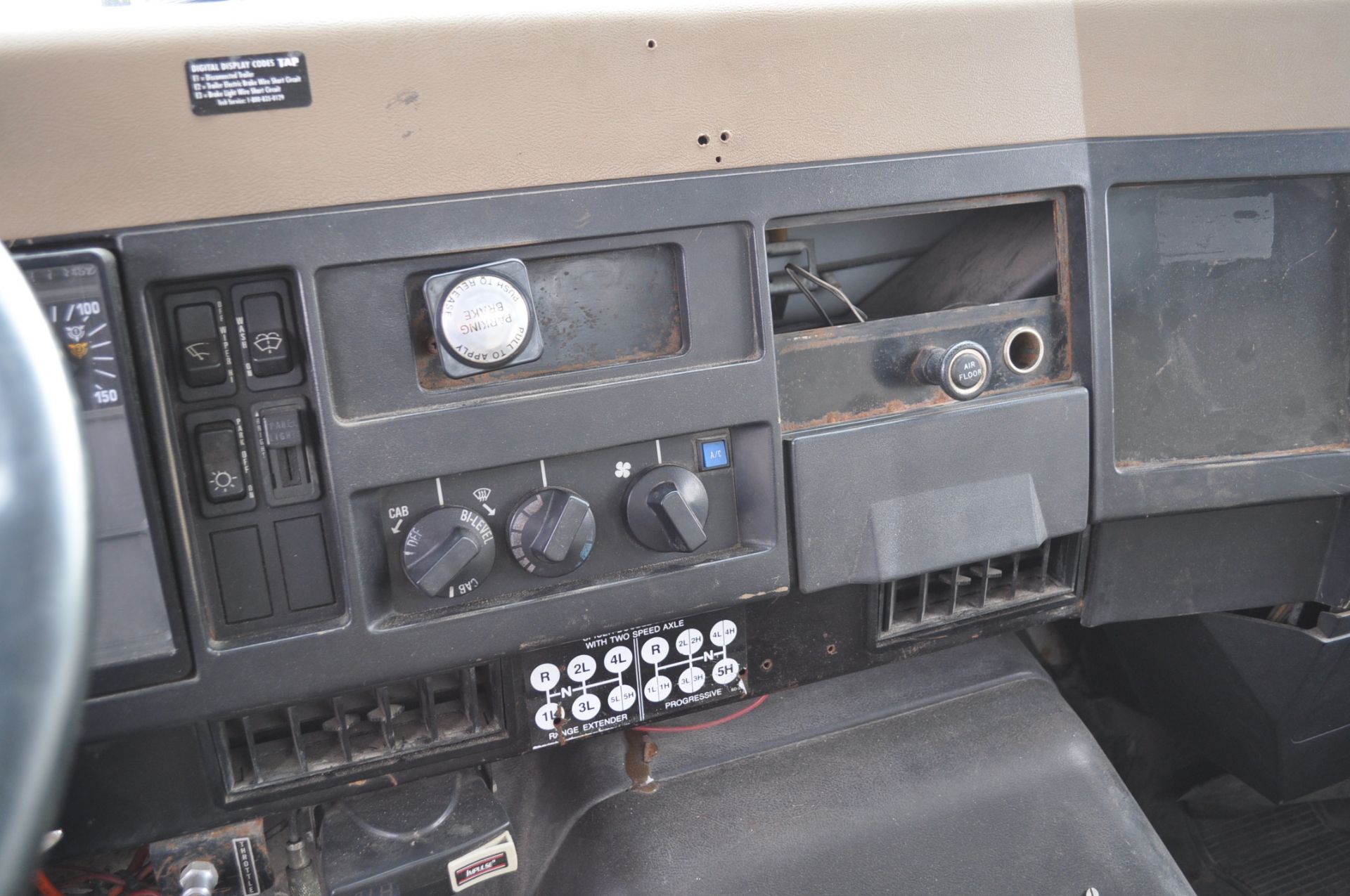 1990 International 4900 single-axle, DT466, Spicer 5-speed/2-speed trans, 16’ flatbed w/ headache - Image 10 of 16