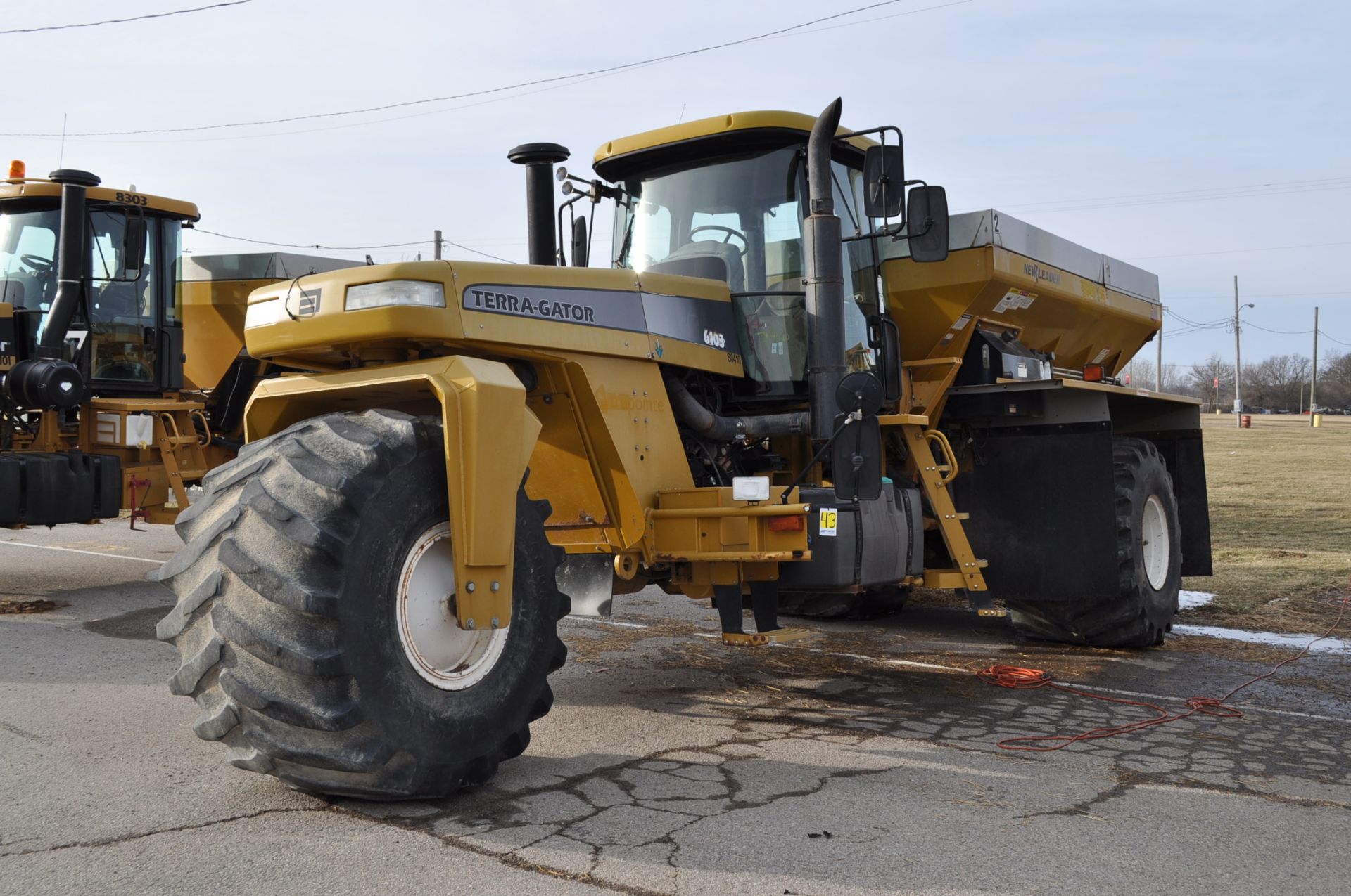 2004 Terra-Gator 6103, New Leader L3220G4 twin bin, TerraShift (transmission needs repair), Ag