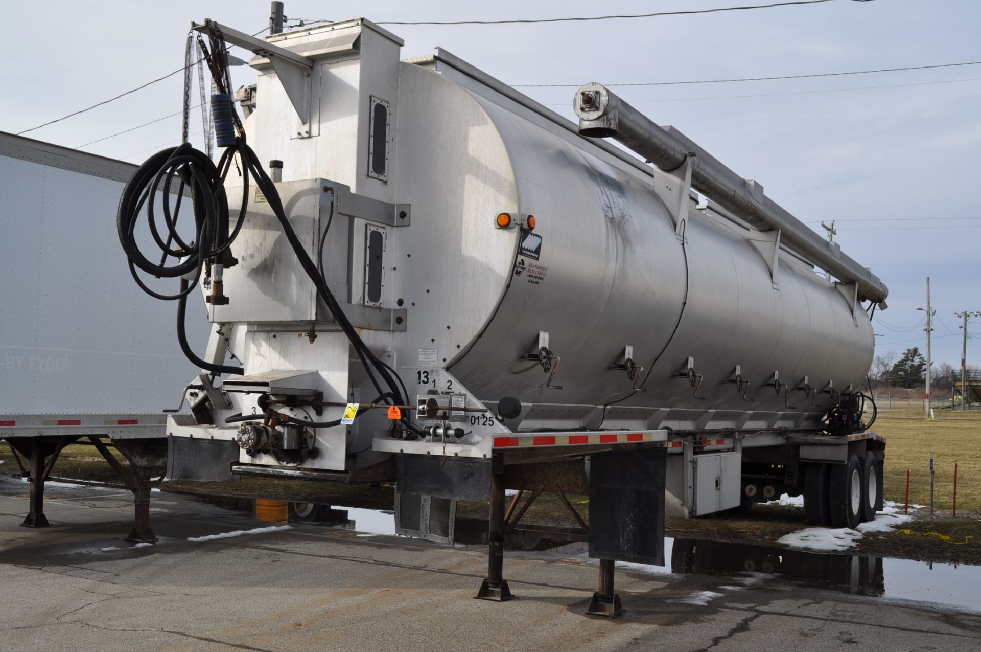 2001 Warren 8-bin bulk-feed semi-trailer, 35-ft auger & tire wash