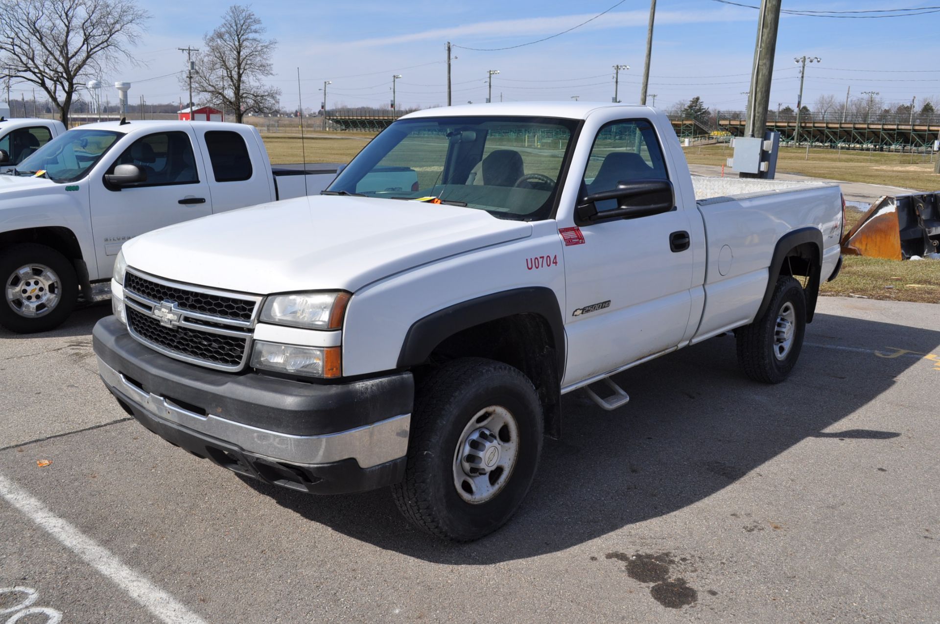 2007 Chevy 2500 HD, reg cab, 4x4, auto trans, 194,869 mi.