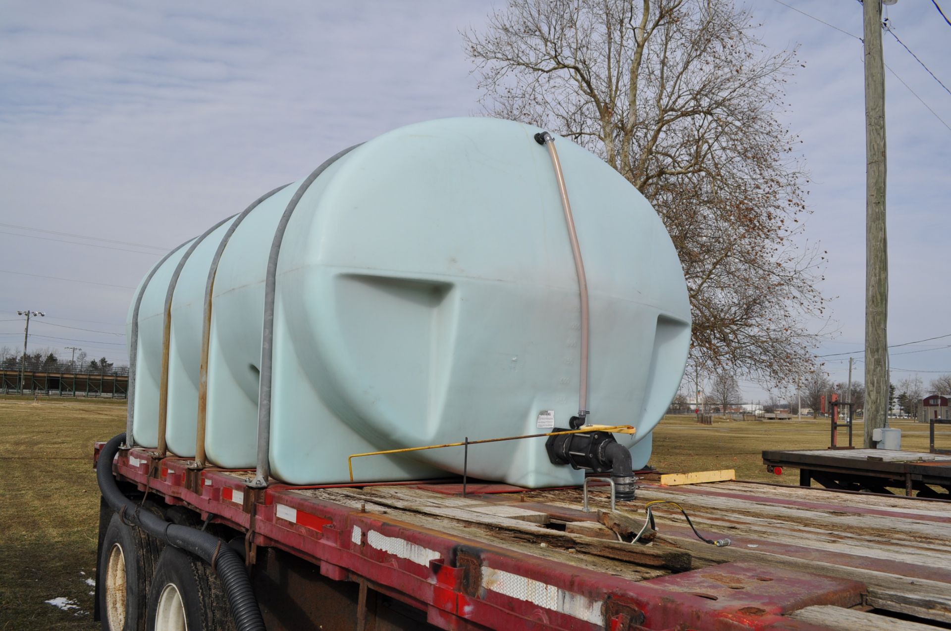 1970 Dorsey flat-trailer, 40’x96”, headache rack, (2) 2500-gal. poly leg tanks, 3” pump & motor - Image 8 of 14