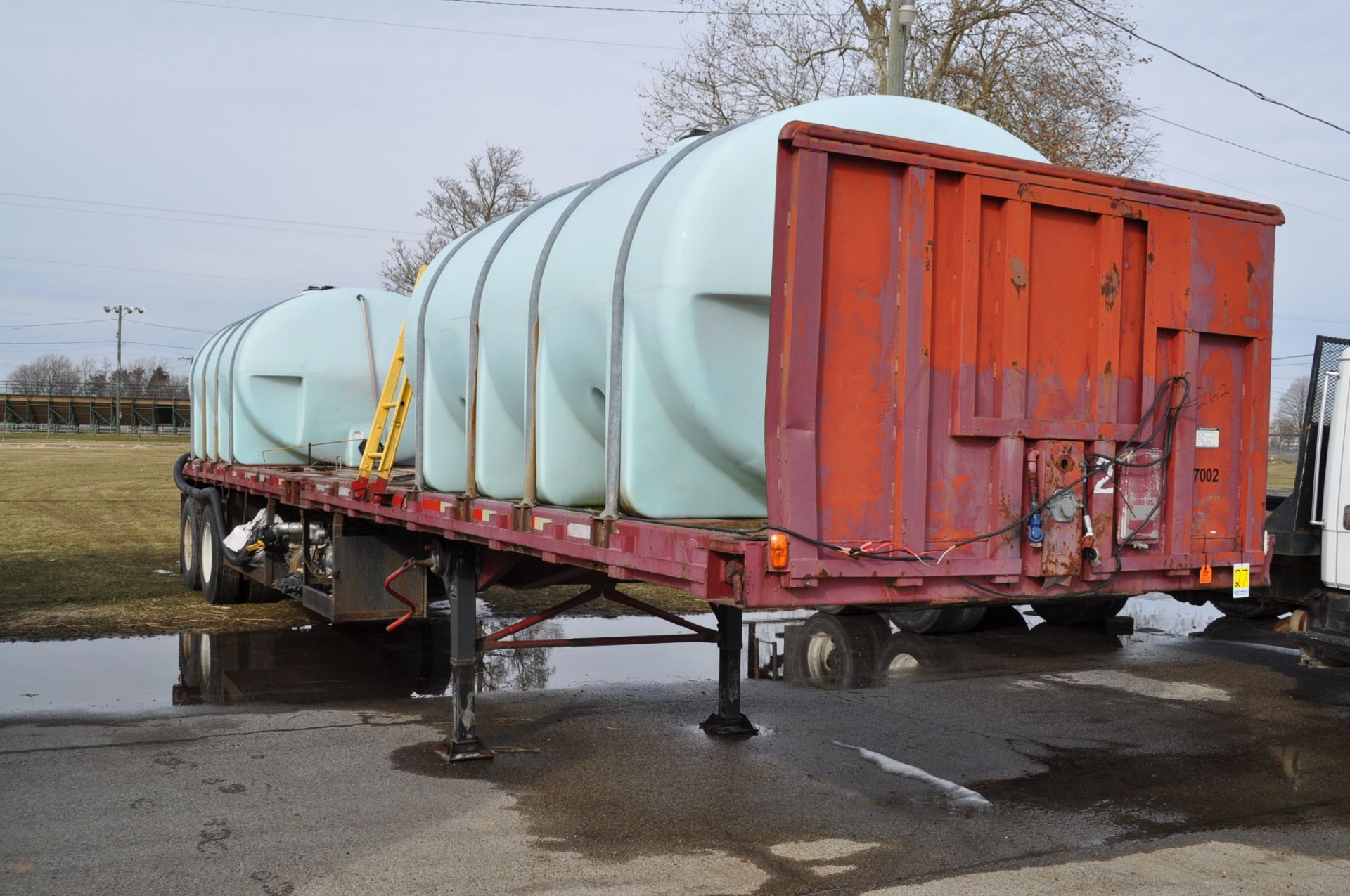 1970 Dorsey flat-trailer, 40’x96”, headache rack, (2) 2500-gal. poly leg tanks, 3” pump & motor - Image 4 of 14