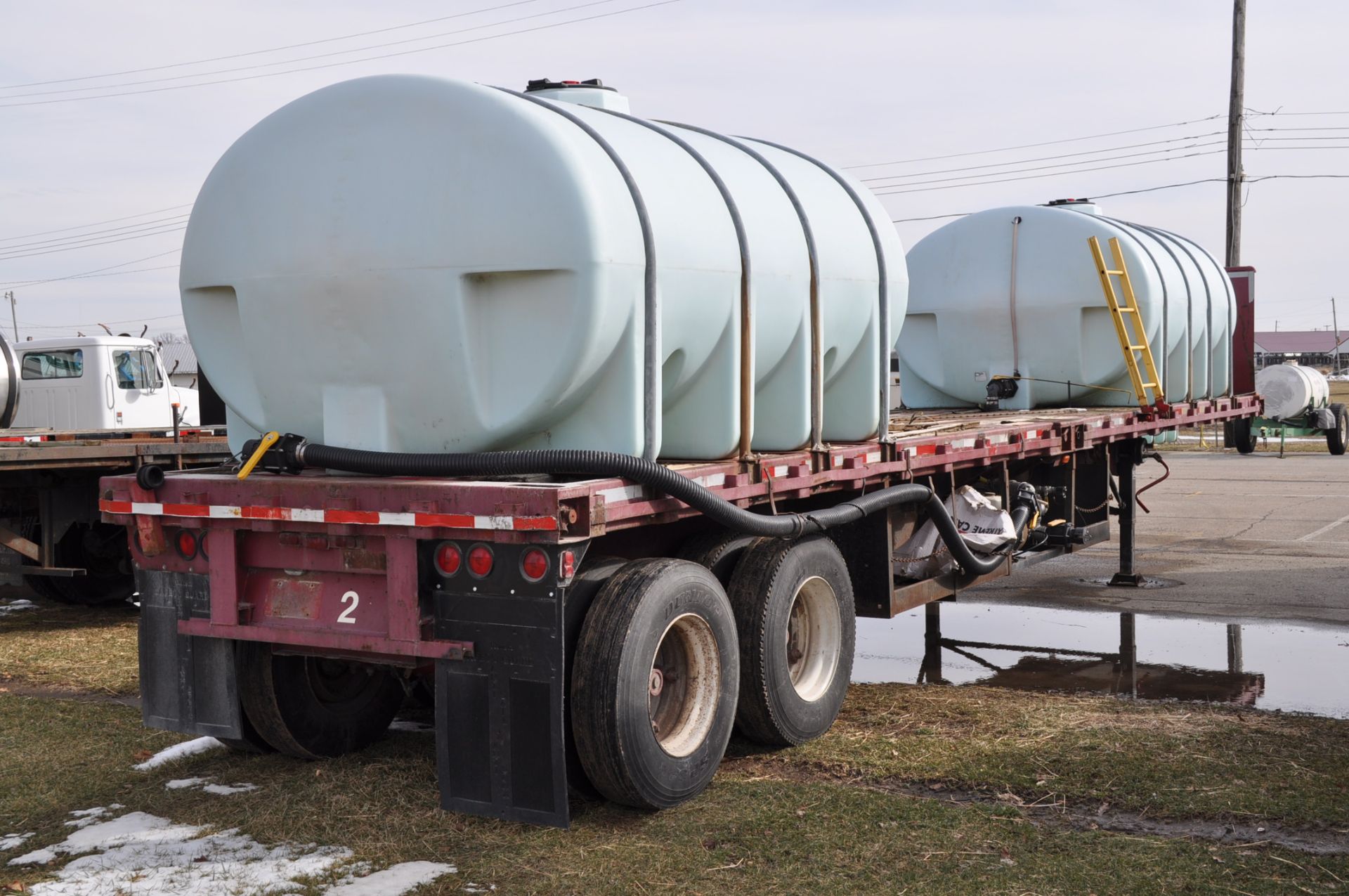 1970 Dorsey flat-trailer, 40’x96”, headache rack, (2) 2500-gal. poly leg tanks, 3” pump & motor - Image 3 of 14